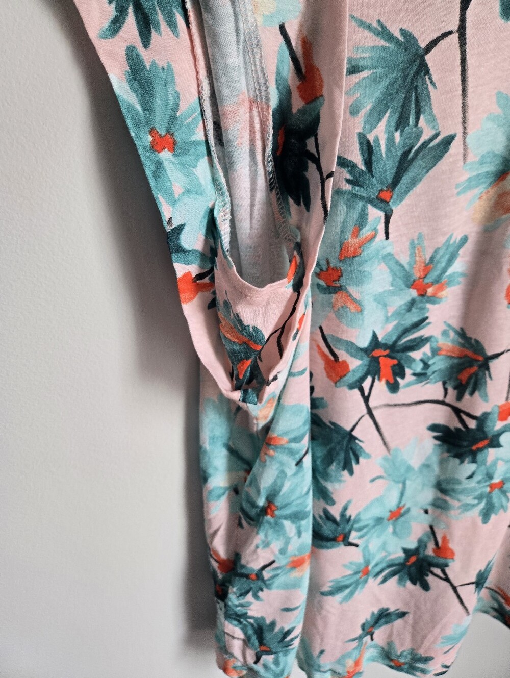 New NORTHERN REFLECTIONSPink Floral Short Sleeve Linen & Rayon Top - Picture 4 of 9